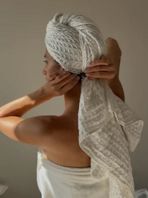 zapinanie ręcznika bambusowego na guzik, turban który nie spada